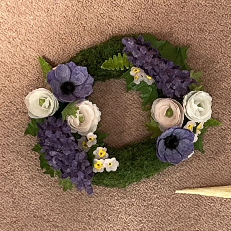 1:12 blomsterkrans – violet / hvid - Billede 3